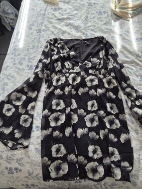 Boohoo Black Long Sleeve Floral V-Neck Dress